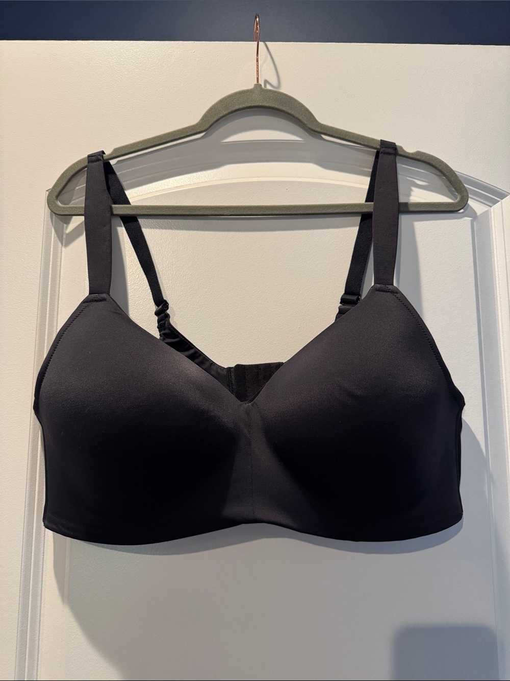 NWOT! Auden Lightly Lined Wirefree Black Bra in 42C